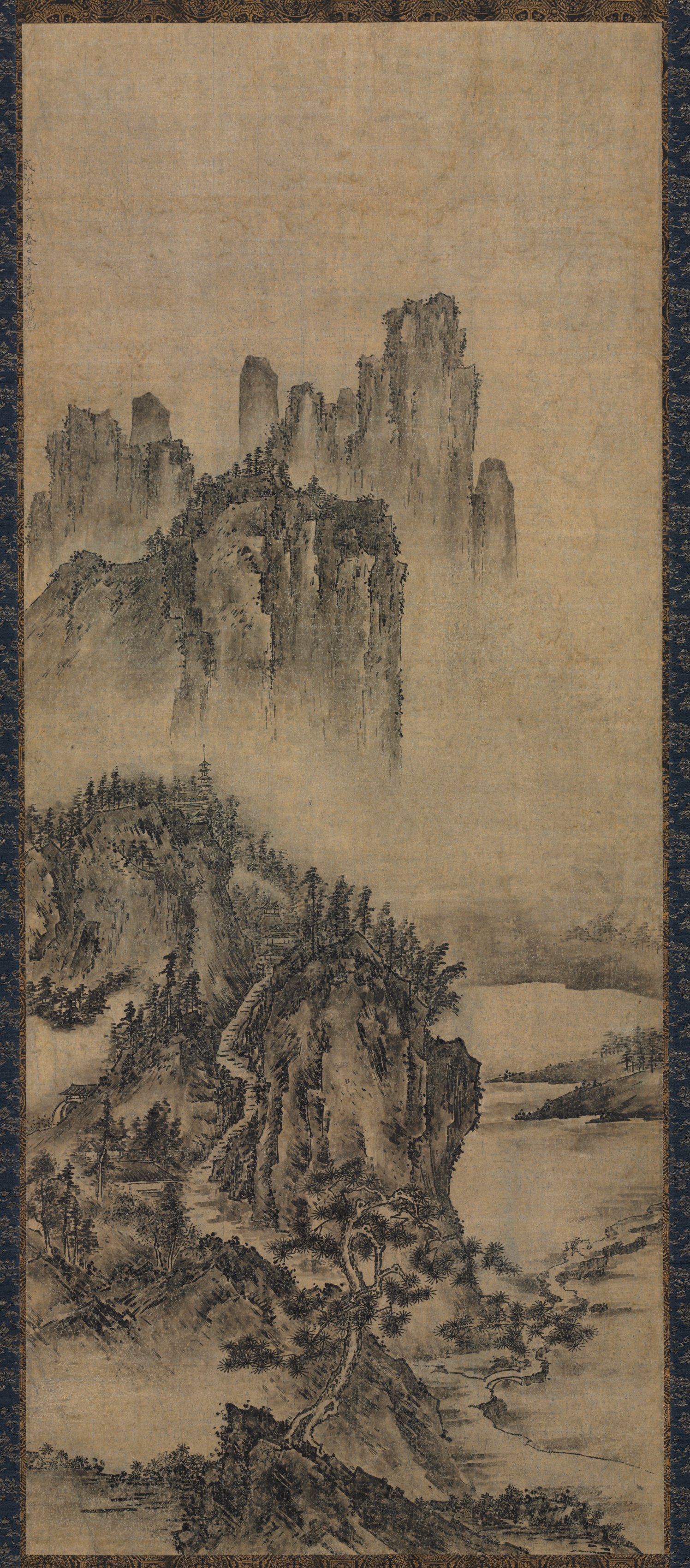 遠くに寺院のある山水