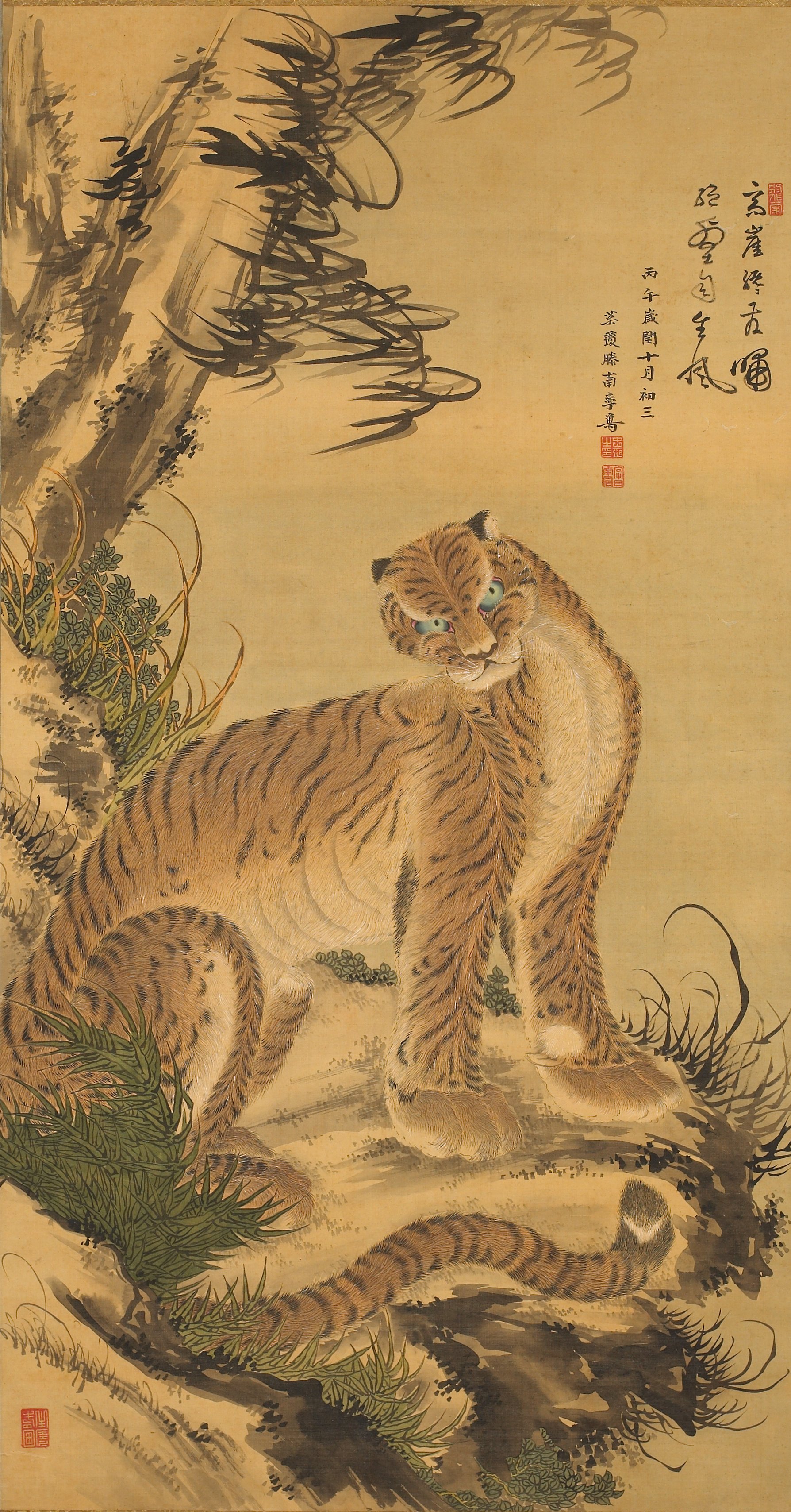 座る虎