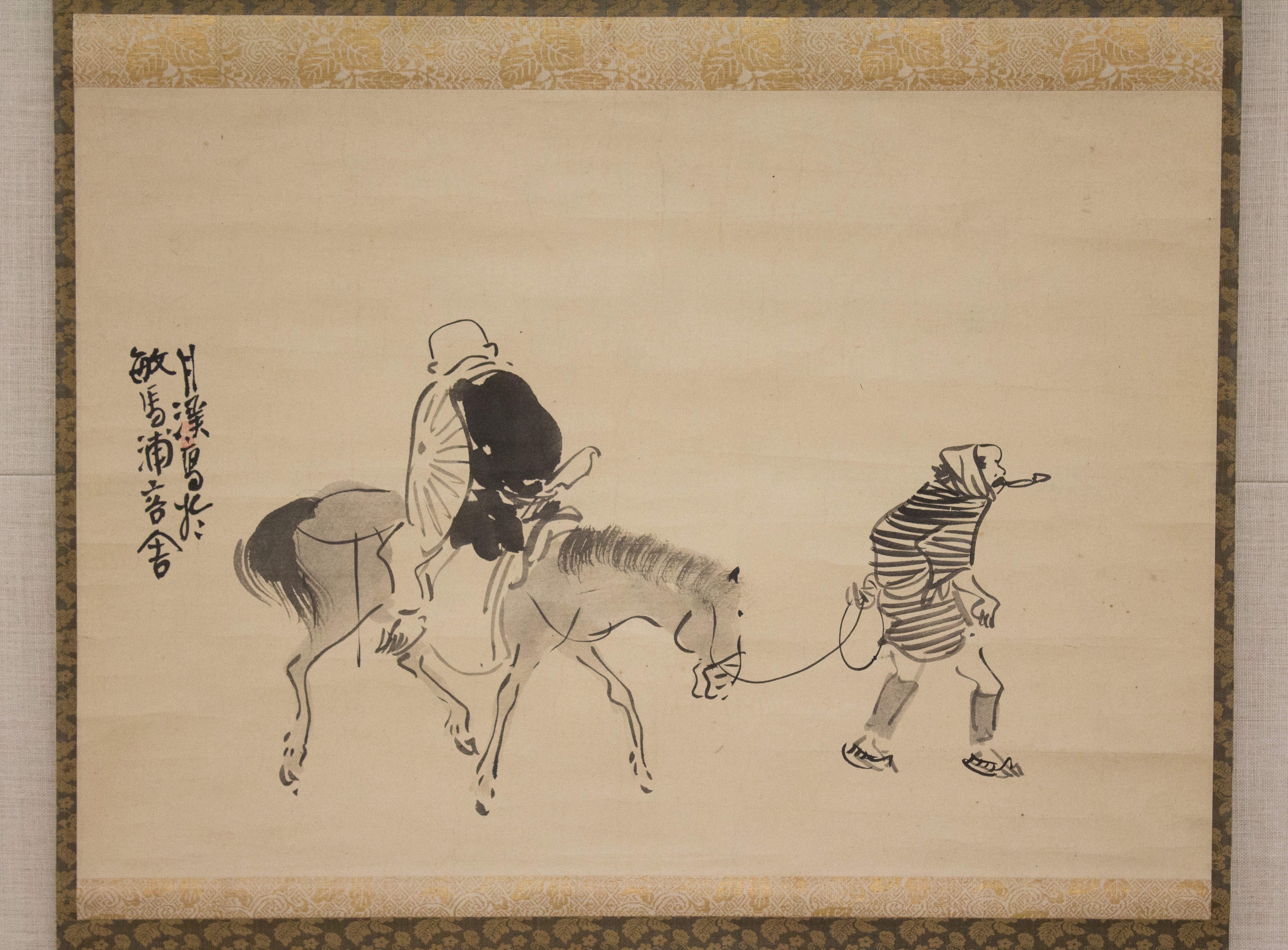 馬を後ろ向きに騎乗する蓮正僧侶