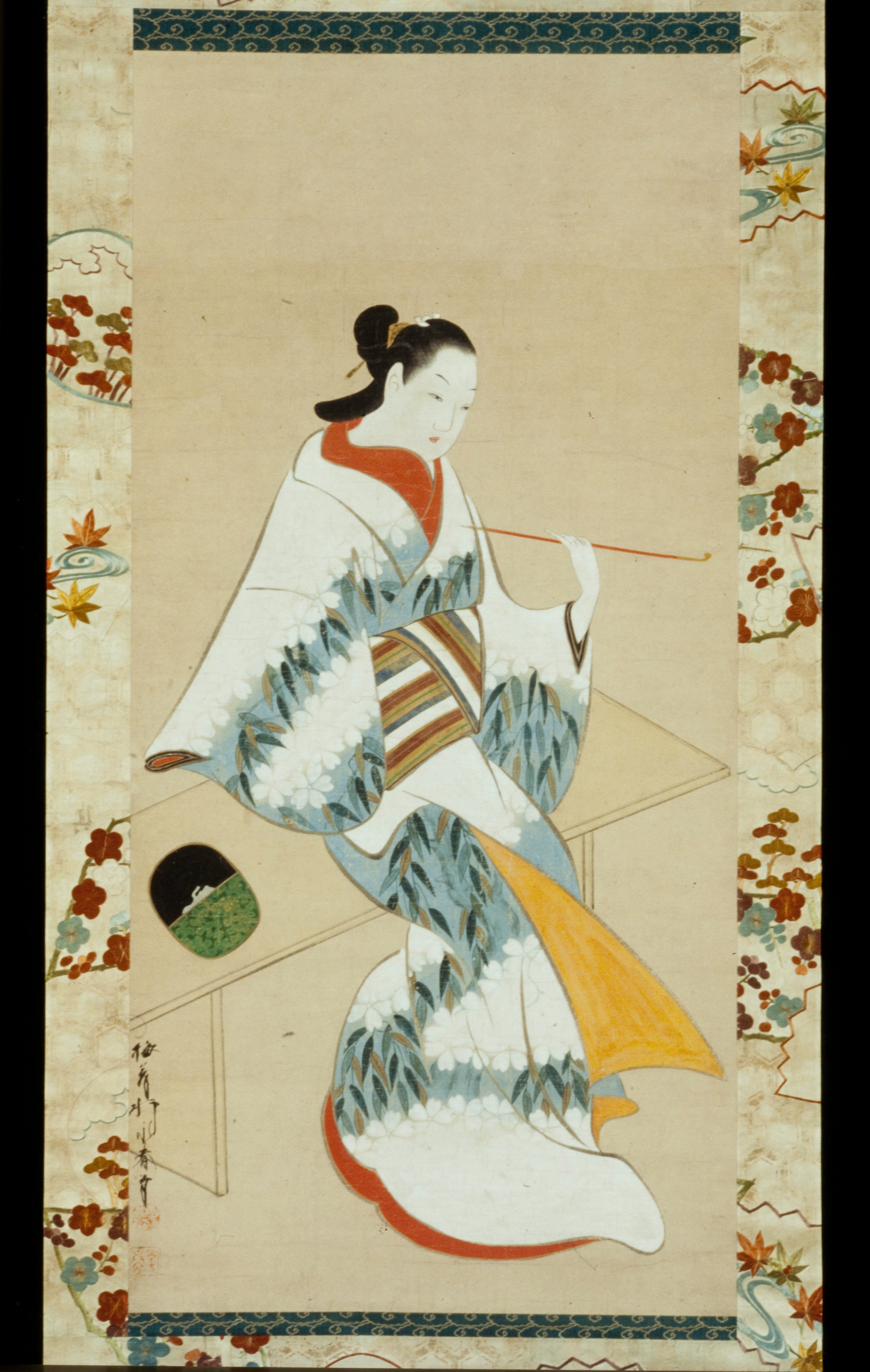 煙草を吸う遊女の座像