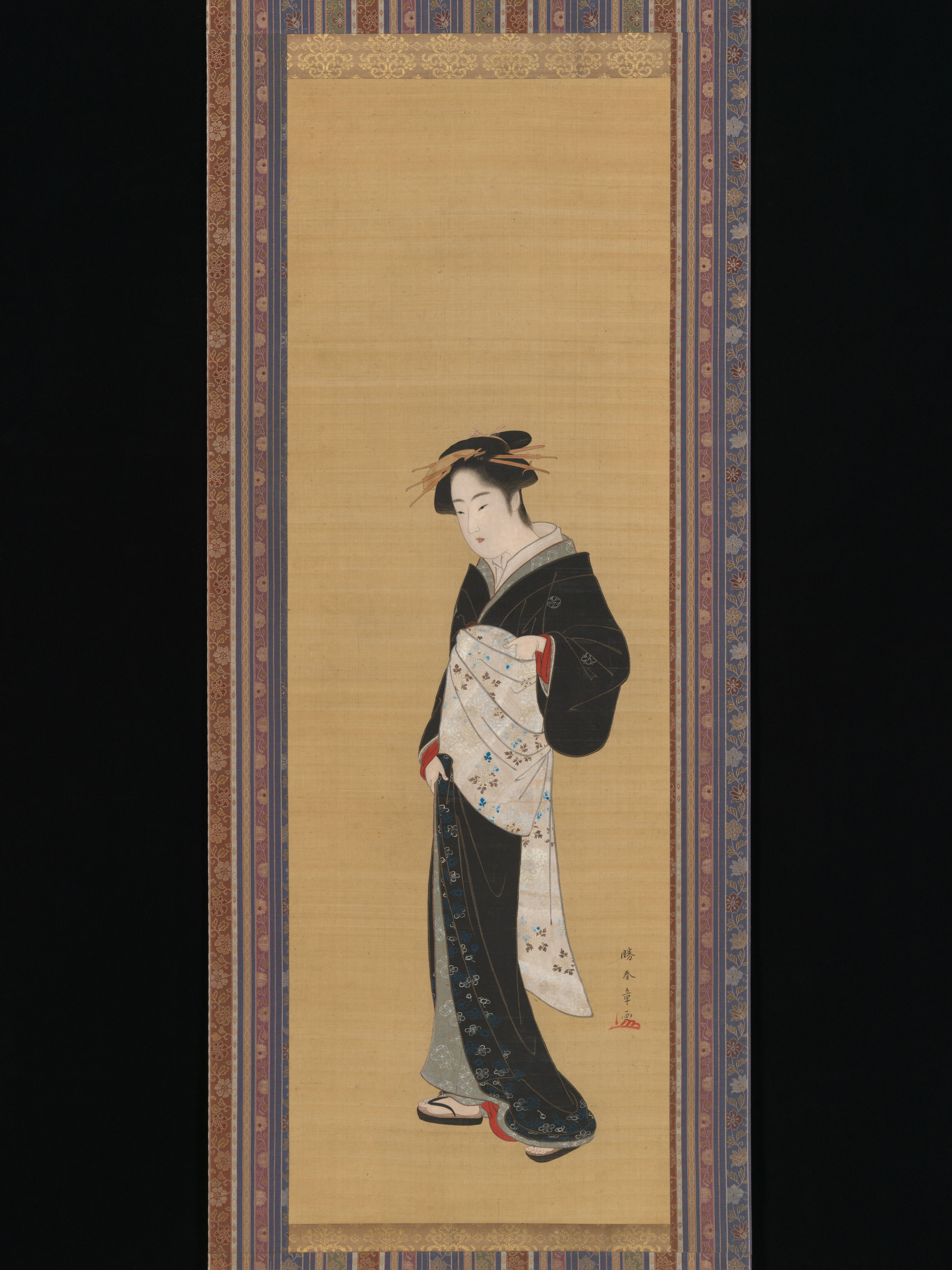 黒い着物を着た女性